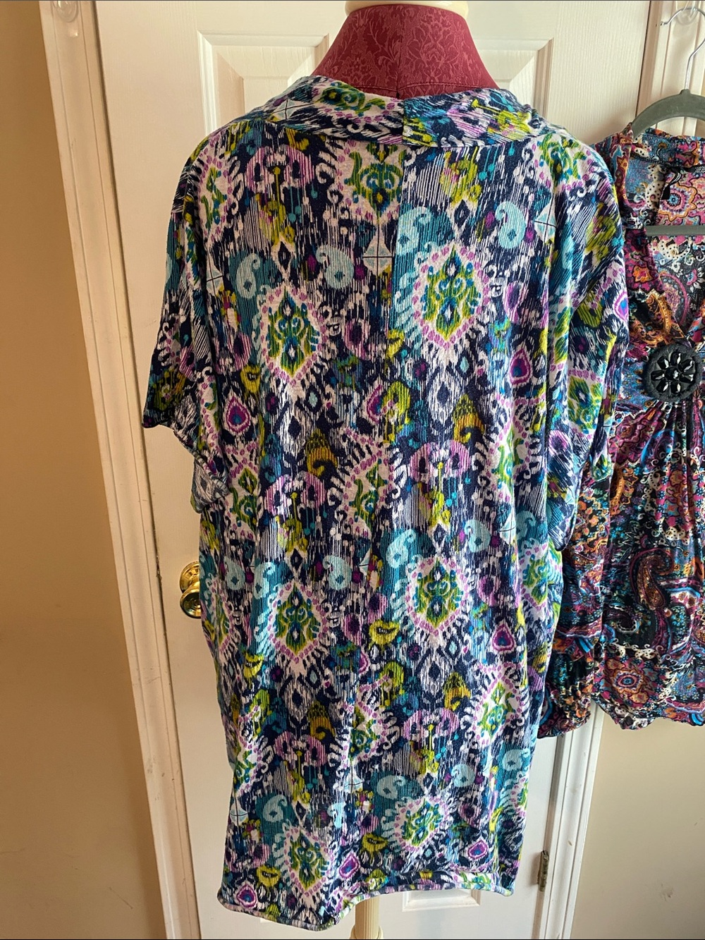 New Directions Multicolor Beaded V-Neck Geometric Paisley Asymmetrical Tunic - Picture 4 of 12